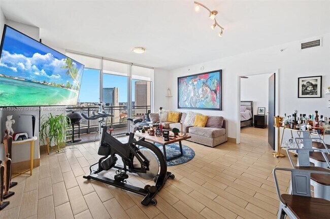 Photo - 90 SW 3rd St Unidad 2406