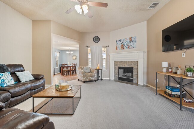 Photo - 6115 100th St