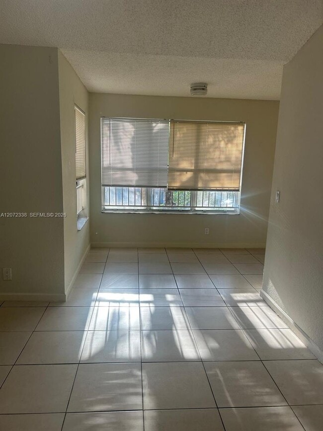 Building Photo - 3480 Pinewalk Dr N Unit 135