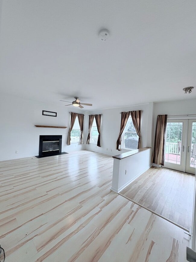 Photo - Spacious 4 Bed, 2 Bath Home in Columbus