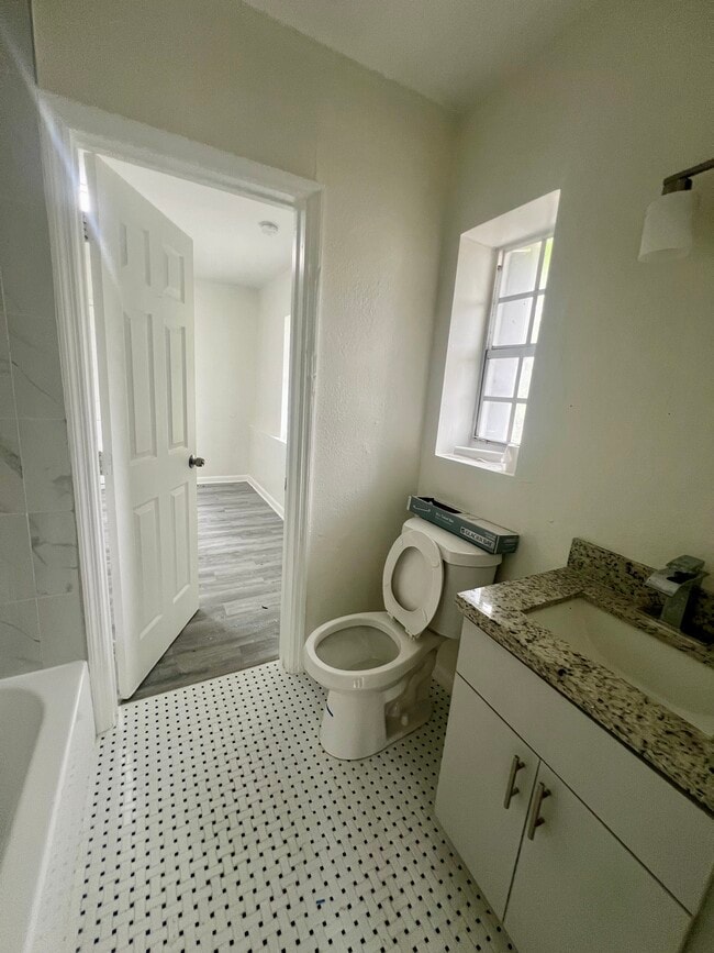 Baño - 1630 NW 35th St Unidad 1