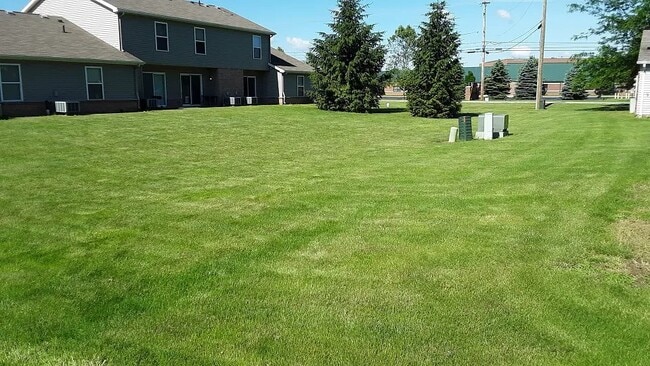 Photo - 735-739 S Main St