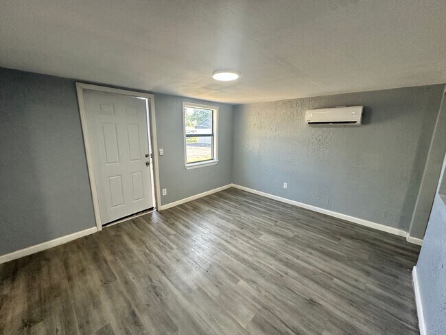 Photo - 1612 NE 24th St Unidad 1612 NE 24th Street -1