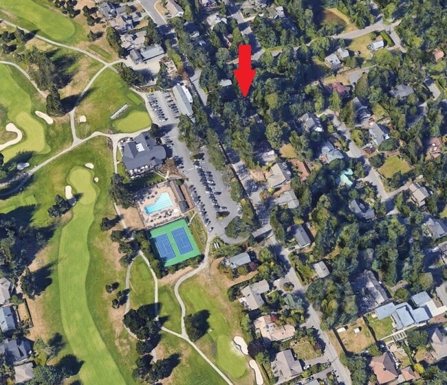 Desirable Country Club neighborhood - 840 Cherry Ave NE