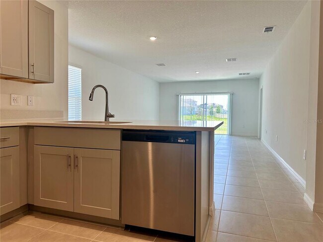 Photo - 534 Wayland Dr
