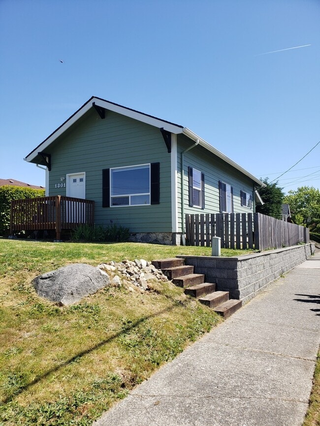 Building Photo - Quiet North End Neighborhood Rental