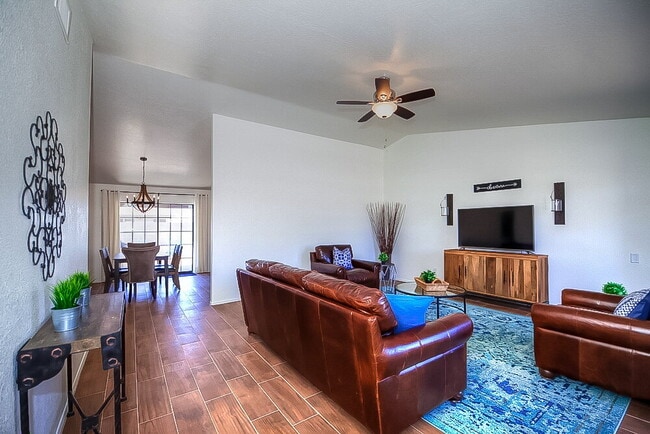 Photo - Beautiful 3-bedroom, 2-bath home in Yuma E...