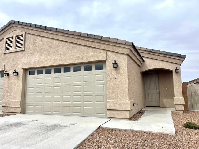 Photo - Beautiful 3 Bedroom Townhome Near Kingman Hospital!