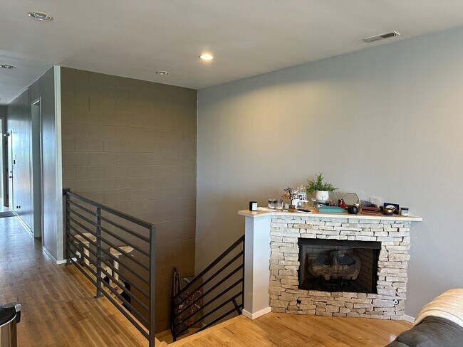 Photo - 1649 W Cortland St Unit 401