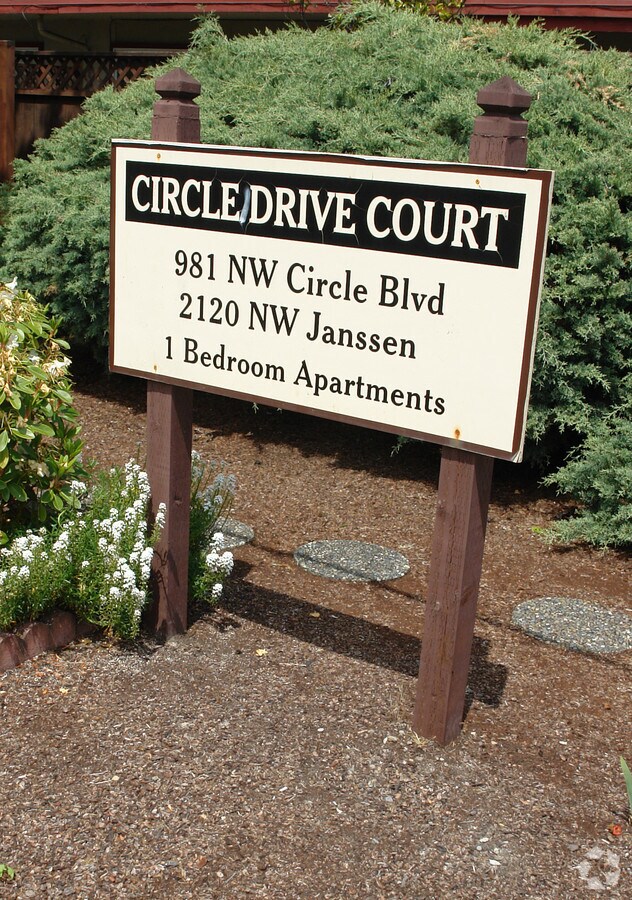 Photo - Circle Drive Court