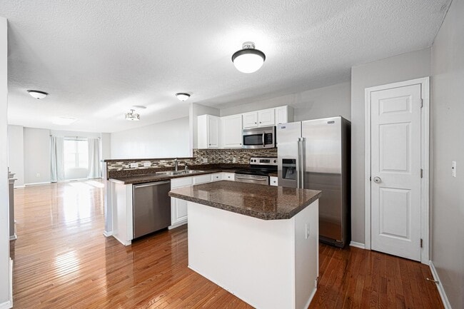 Building Photo - 6012 Turnwood Dr Unit 704