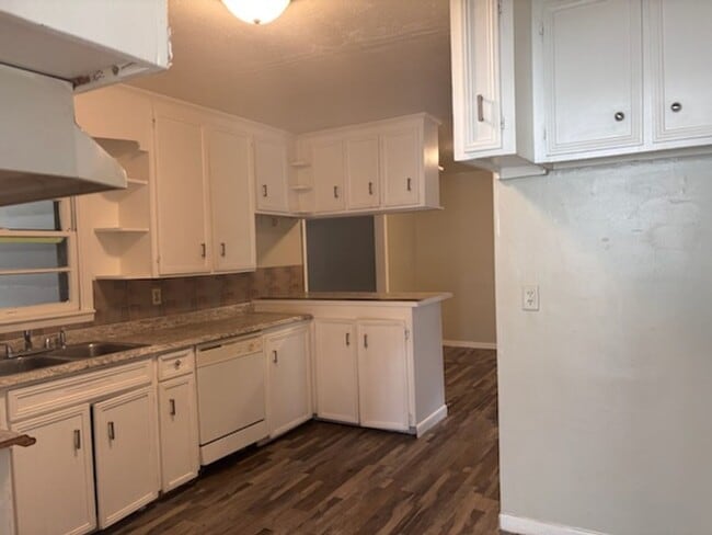 Photo - 2860 Charleston Dr