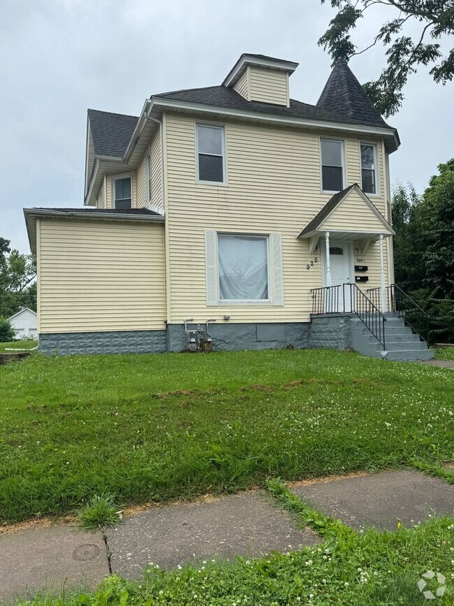 Building Photo - 925 E 14th St Unit 925 1/2 East 14th Street Rental