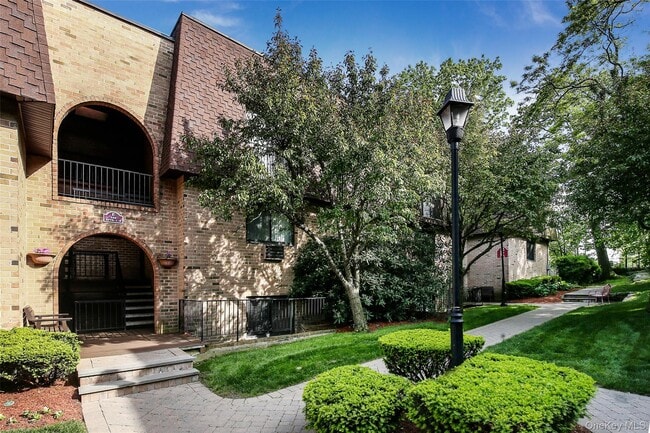 Photo - 356 Central Park Ave Unidad E10