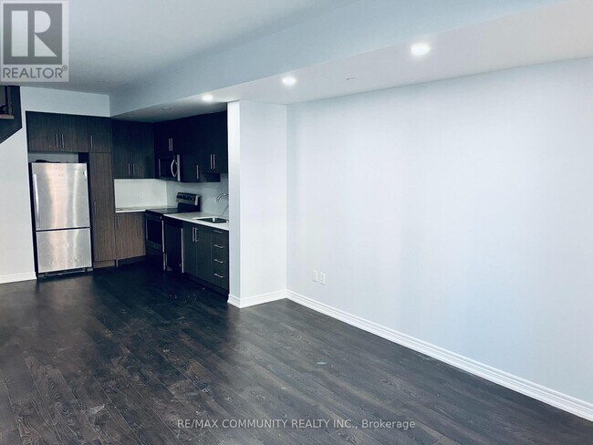 Photo - 2205 Lillykin St