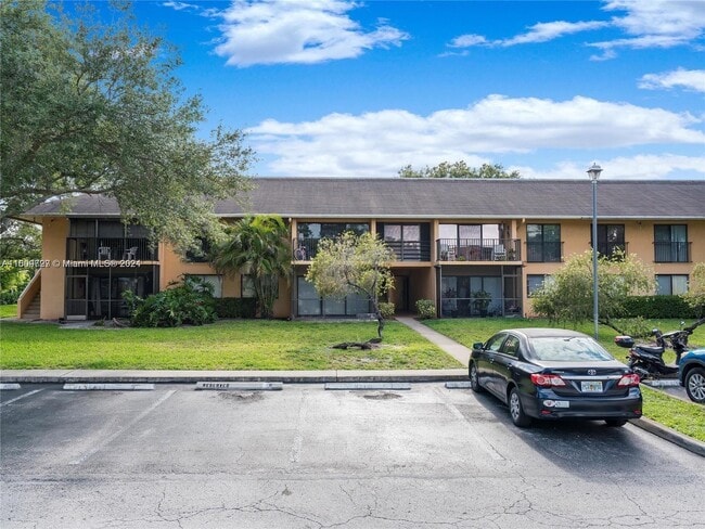 Building Photo - 5801 Washington St Unit 10