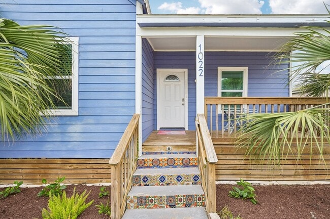 Photo - 1022 Avenue L