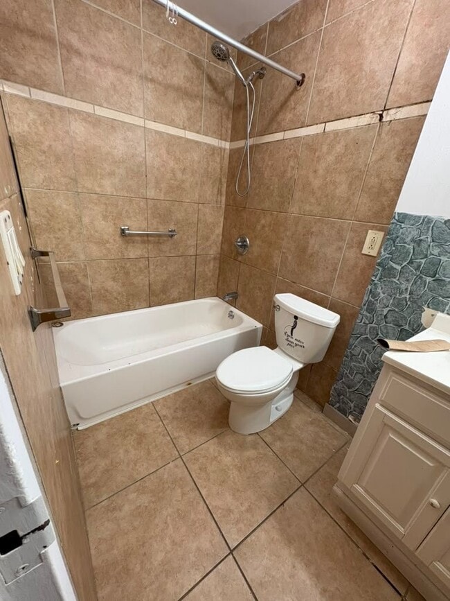 Photo - 142 Beech St Unit Apt 2