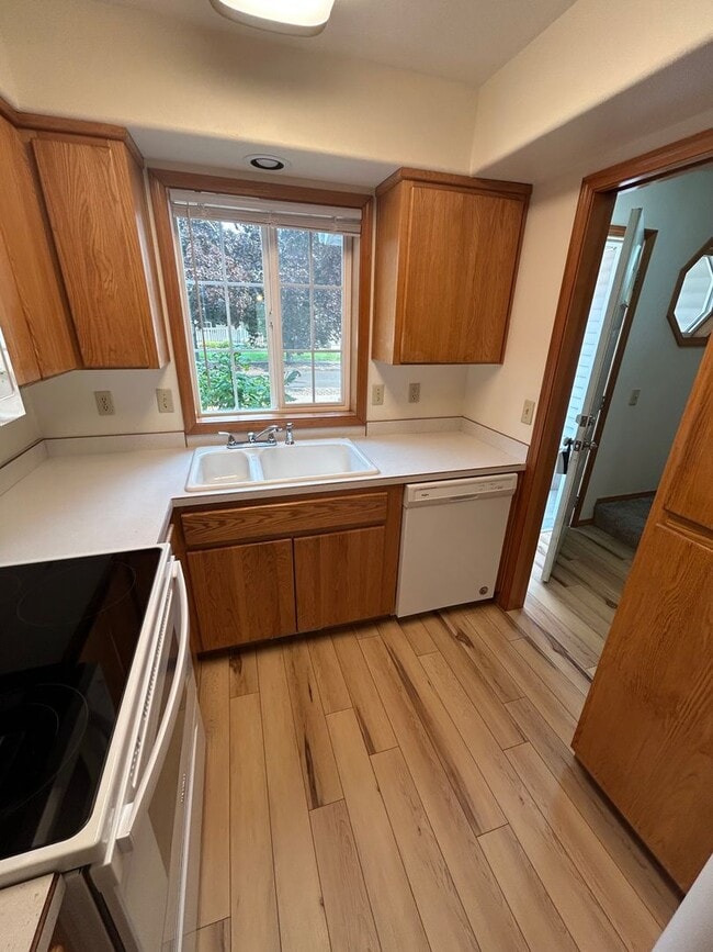 Photo - 824 NE Ashby Ct