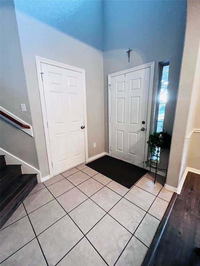 Photo - 422 Abbey Ln