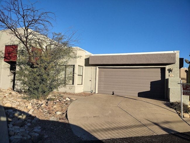 5556 N Carnelian Dr