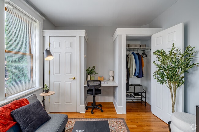 1BR, 1BA - 400SF - Living Room