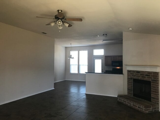 Photo - 4/2/2 Fenced yard NORTH LONGVIEW