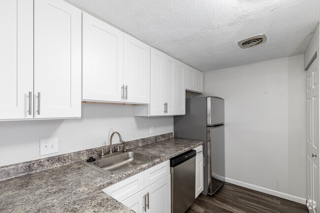 1BR, 1BA - 600SF - Kitchen