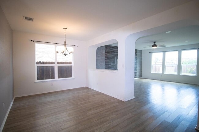 Photo - 2105 Ebony Dove St