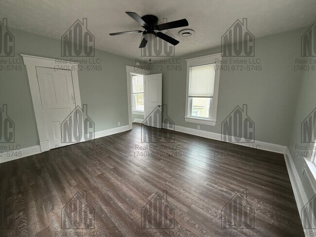 Photo - 160 1/2-160 1/2 Lake St