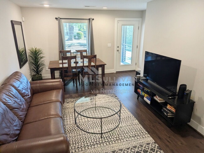 144 E Tryon St Unit 2