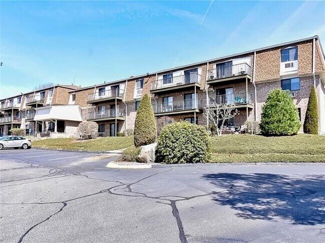 752 Quaker Ln Unidad A310