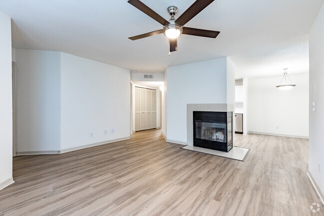 1 BR, 1 BR - 740 SF - Vista Verde