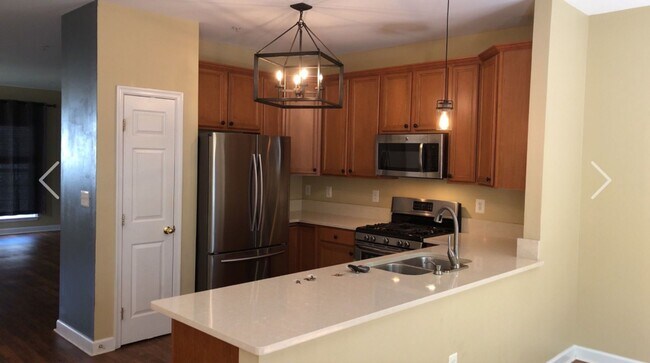 Photo - Nice end unit townhouse in waterfront comm...