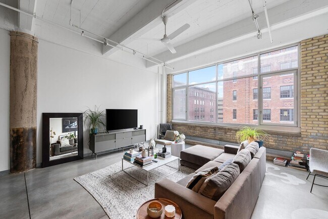 Photo - 700 N Washington Ave