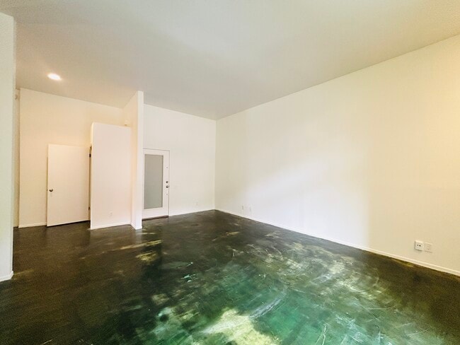 Photo - 2339 Hyperion Ave Unit 2