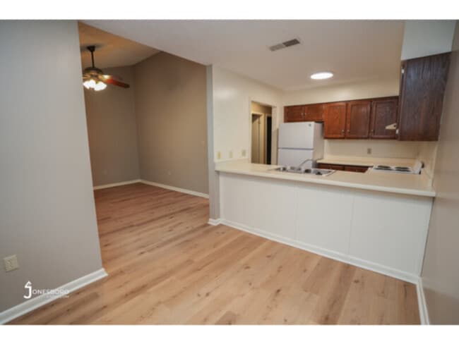 Photo - Lakewood Apartments: Premium location