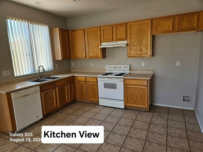 Photo - 931 E Sherri Dr