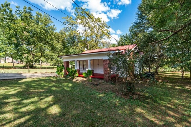 Photo - Fall in Love with This Hidden Gem Off Eastern Valley Road!