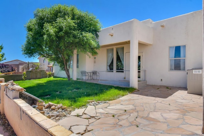 Photo - 832 Monterrey Rd NE