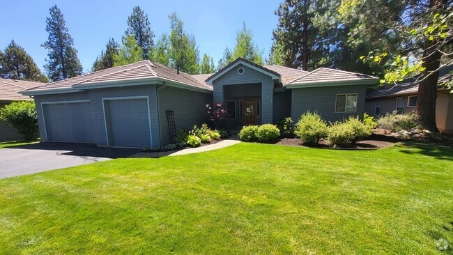Building Photo - 3 Bed 2.5 Bath Single Level 3 Car Garage Rental