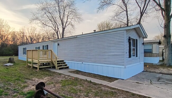 Building Photo - 64 Deerwood Park