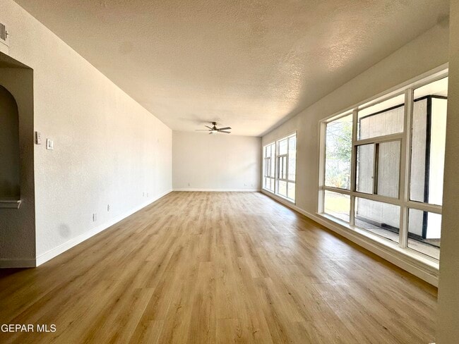 Photo - 5102 Beals St
