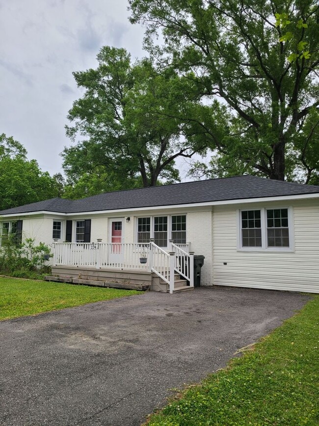 Photo - Comfortable Living in the Heart of Goose Creek