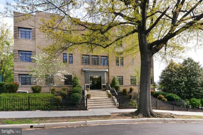 Photo - 2911 Newark St NW Unit 1