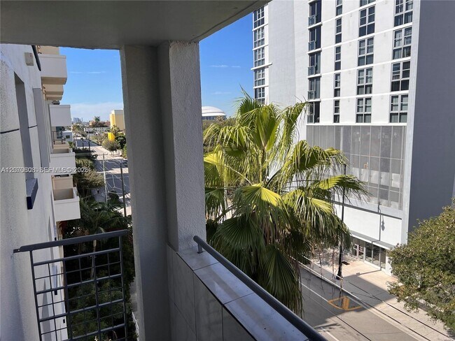 Photo - 546 SW 1st St Unit 611