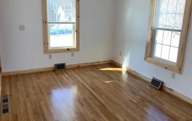 Photo - 72 Russell St