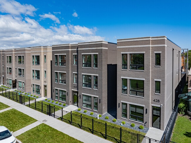 Building Photo - 428 E 50th Pl Unit 2
