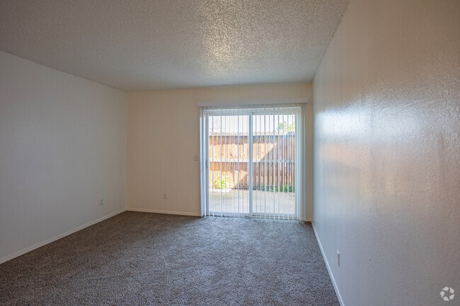 2BR, 1BA - 950SF