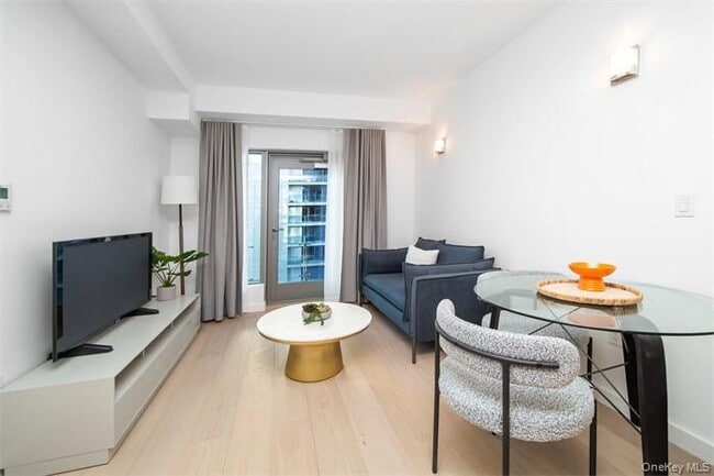 Building Photo - 33-71 Prince St Unit 14L